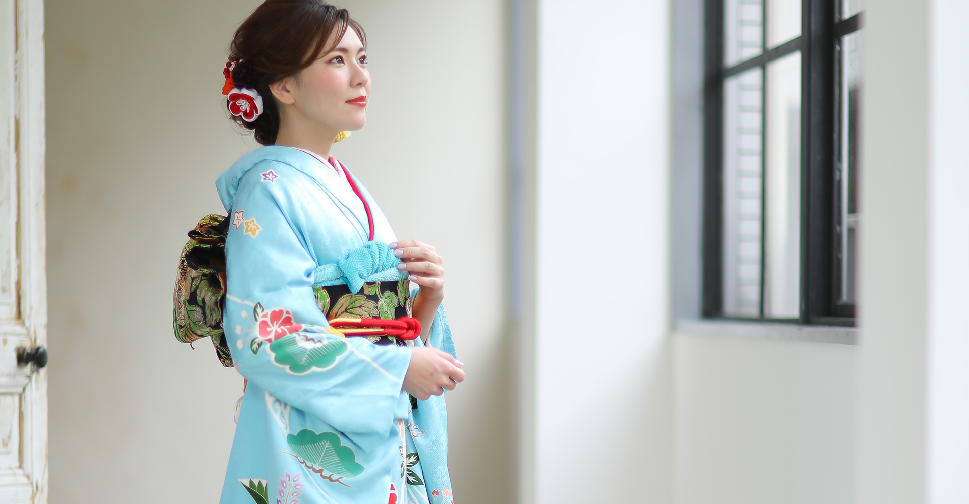 凛和 振袖「京友禅 松葵桜」を着た女性